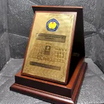 plakat kayu